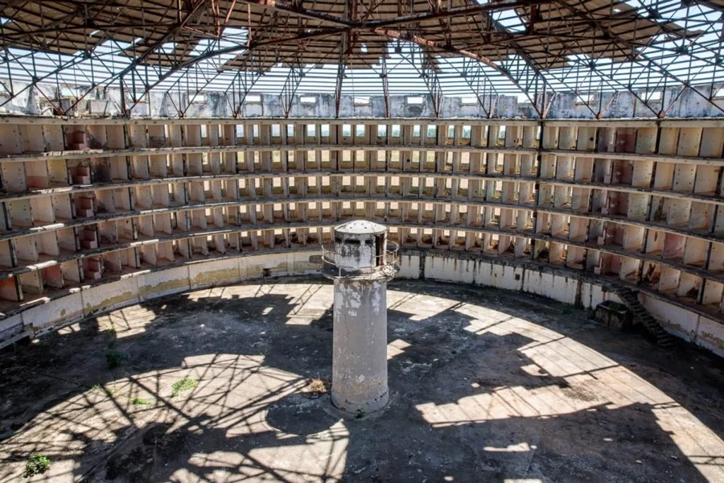2cc22d6eed03ea8264_PanopticonPrison-TodSeelie-13.jpg