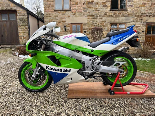 Kawasaki ZXR750J2 1992 - Picture 2 of 23