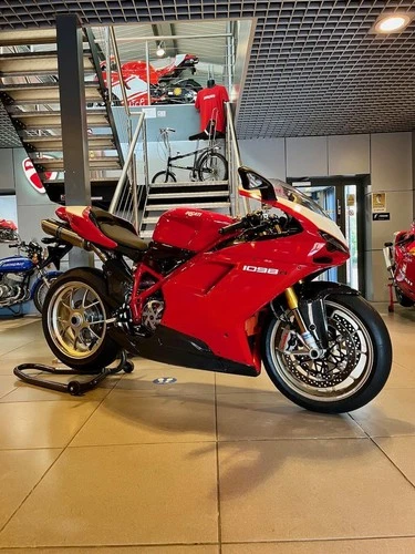 DUCATI 1098R - IMMACULATE EXAMPLE - COLLECTORS PIECE - FULL 70MM SYSTEM INCLUDED - Picture 1 of 20