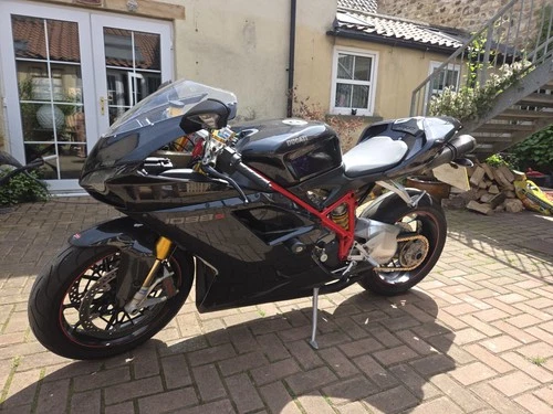 Ducati 1098S 2008 - Picture 1 of 9
